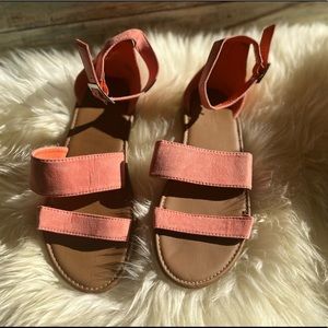 Forever 21 Women’s Sandals sz 7 USED!